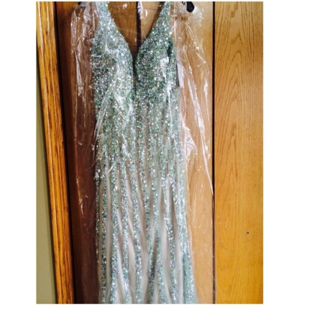 Dress - Picture 2 of 4